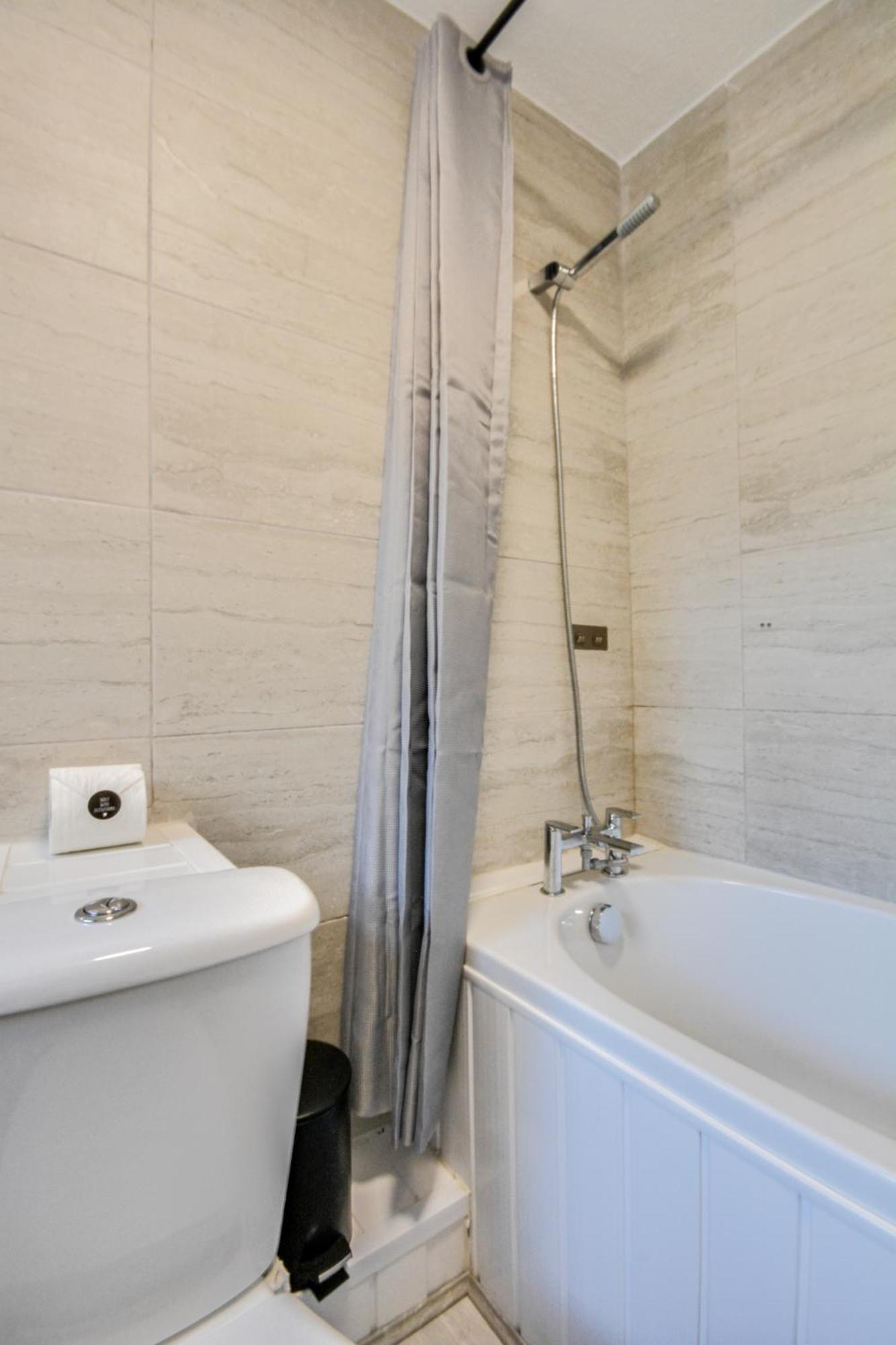 Stay With Alexandra 2 Free Parking - High Speed Free Wifi Liverpool Bagian luar foto